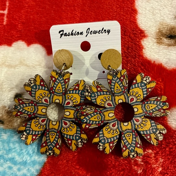 Earrings - Picture 3 of 5